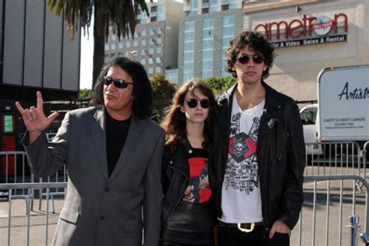 Alex Esso, Nick Simmons's Girlfriend