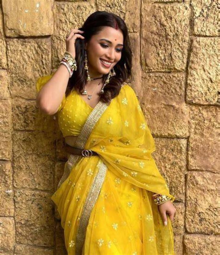 All About Aayushi Bhave | Age, Net Worth, Relationship, Career