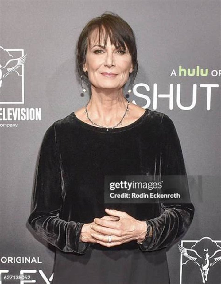 EXCLUSIVE: Mel Harris talks Hulu's Shut Eye 3