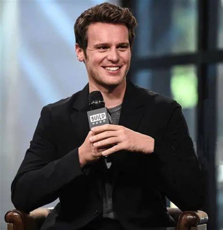 Jonathan Groff, Who Is Out Gay, Discusses A Relationship Gone Wrong