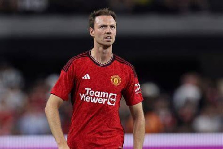 Jonny Evans - Net Worth, Age, Height, Birthday, Bio, Wiki!