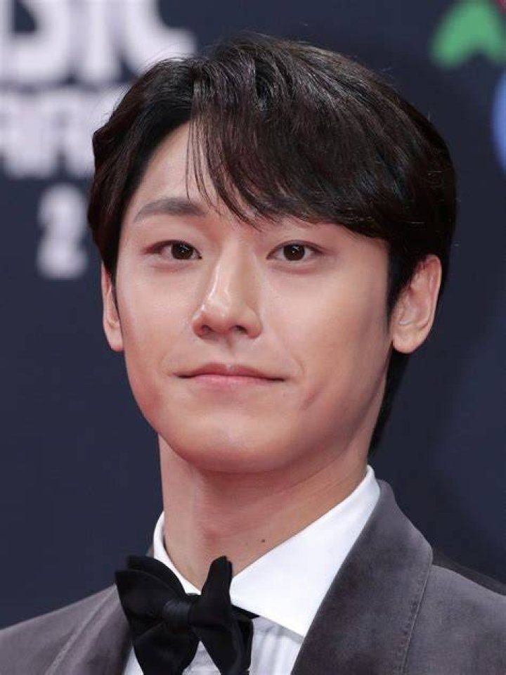 Lee Do Hyun Net Worth | Lee Do Hyun Bio Career Facts