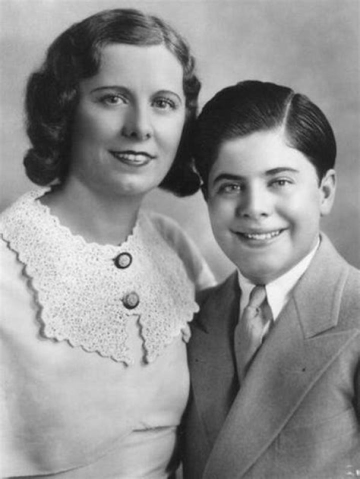 Mae Capone
