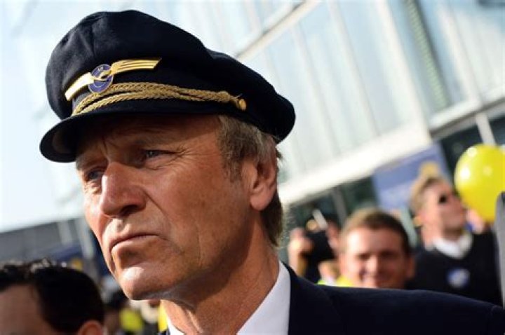 Pilot Strike Grounds 100 Flights
