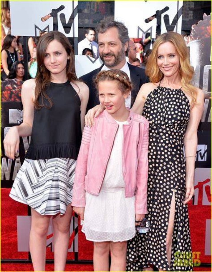Who is Leslie Mann Husband, Family, Daughters, Net Worth